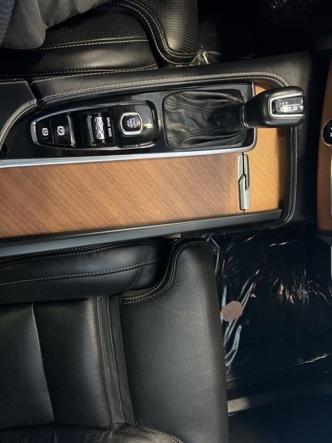 Volvo XC90 Vehicle Full-screen Gallery Image 35