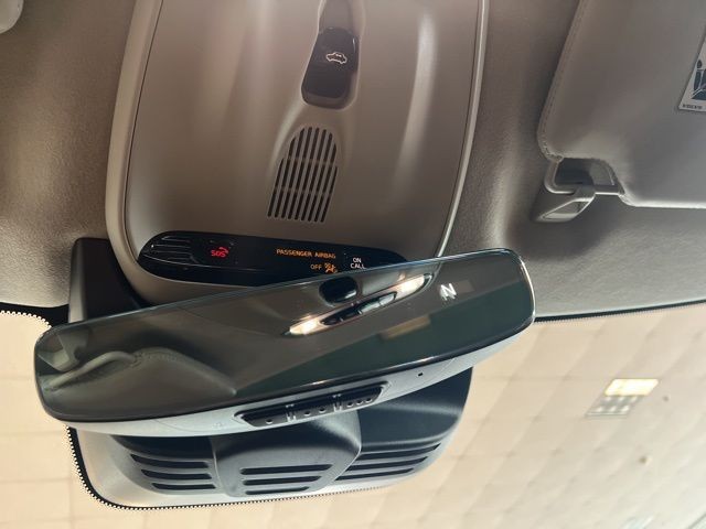 Volvo XC90 Vehicle Full-screen Gallery Image 37