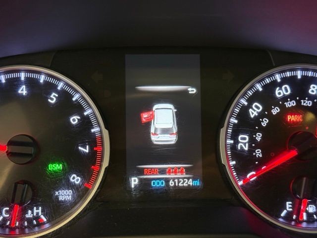 Toyota RAV4 Vehicle Full-screen Gallery Image 12