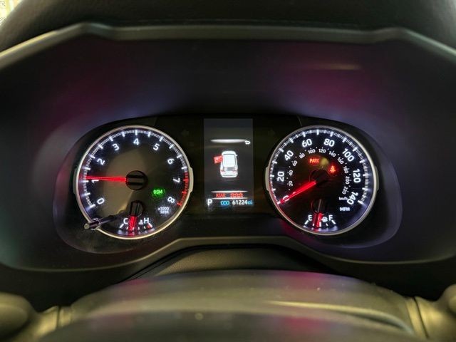 Toyota RAV4 Vehicle Full-screen Gallery Image 13