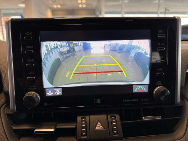 Toyota RAV4 Vehicle Full-screen Gallery Image 14