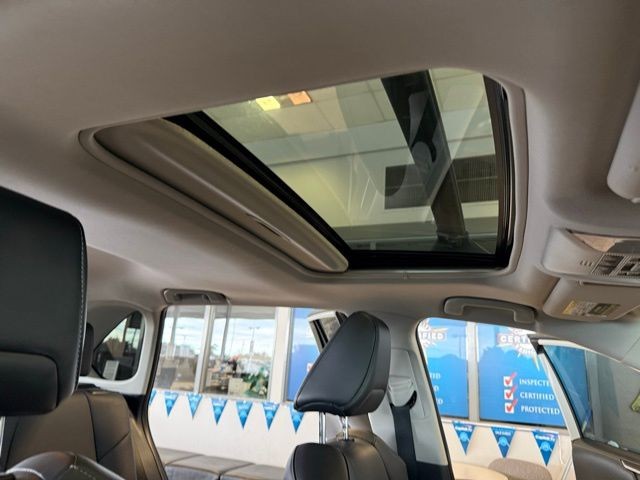 Toyota RAV4 Vehicle Full-screen Gallery Image 26