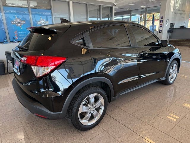 Honda HR-V Vehicle Full-screen Gallery Image 03