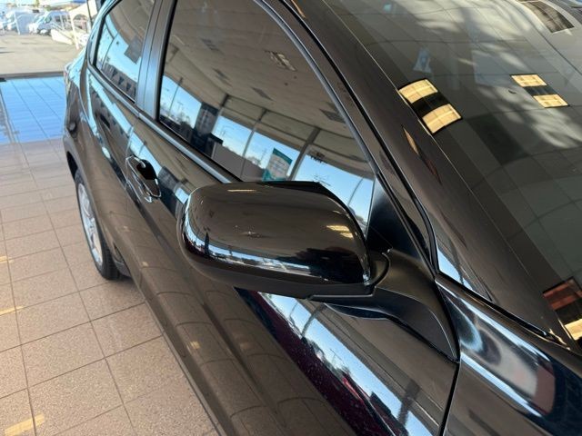 Honda HR-V Vehicle Full-screen Gallery Image 11