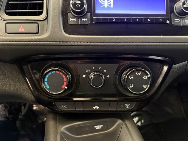 Honda HR-V Vehicle Full-screen Gallery Image 15