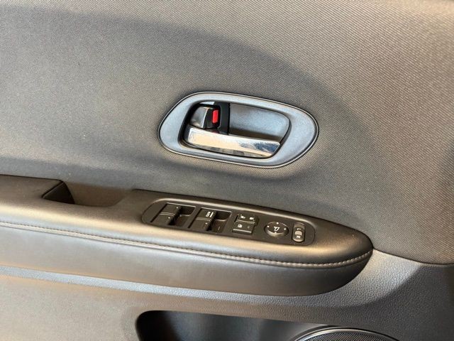 Honda HR-V Vehicle Full-screen Gallery Image 20