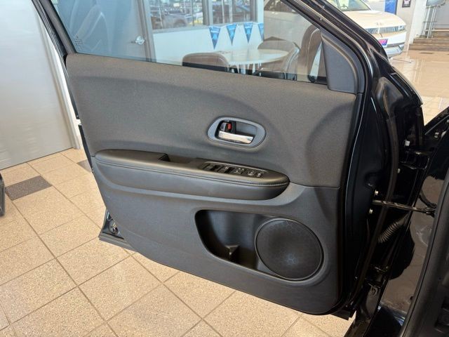 Honda HR-V Vehicle Full-screen Gallery Image 21