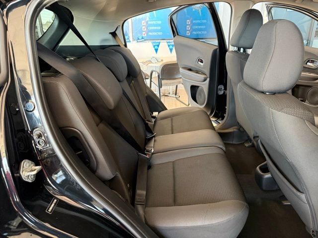 Honda HR-V Vehicle Full-screen Gallery Image 24