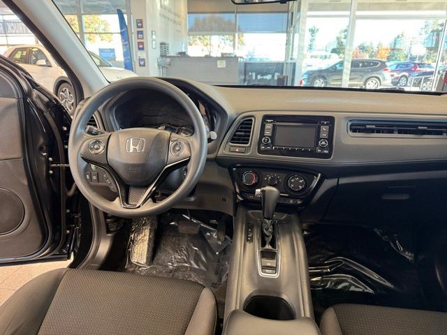 Honda HR-V Vehicle Full-screen Gallery Image 25