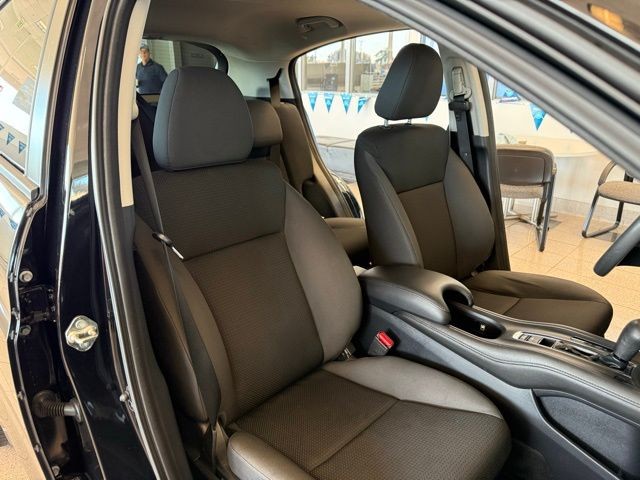 Honda HR-V Vehicle Full-screen Gallery Image 26