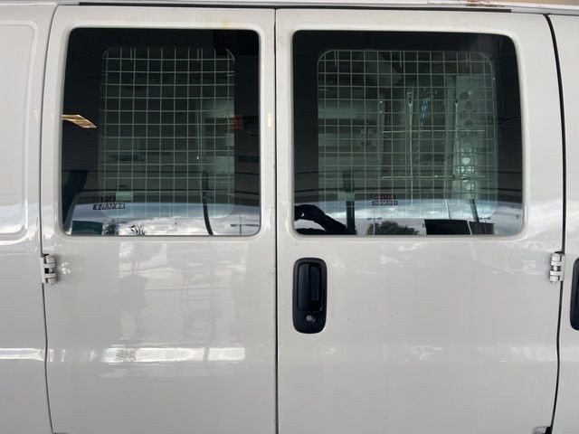Chevrolet Express Cargo Van Vehicle Full-screen Gallery Image 16