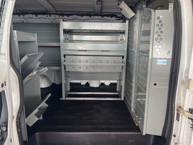 Chevrolet Express Cargo Van Vehicle Full-screen Gallery Image 17