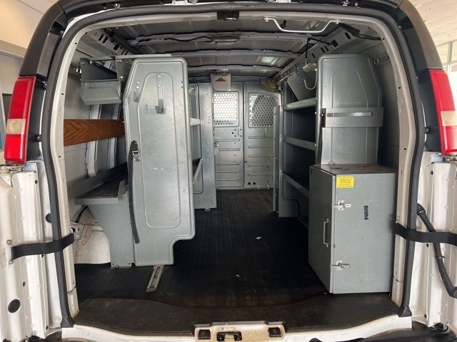 Chevrolet Express Cargo Van Vehicle Full-screen Gallery Image 21