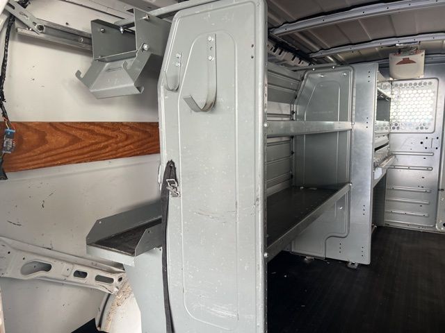 Chevrolet Express Cargo Van Vehicle Full-screen Gallery Image 22