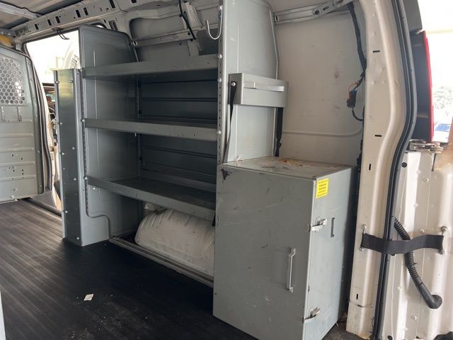 Chevrolet Express Cargo Van Vehicle Full-screen Gallery Image 23