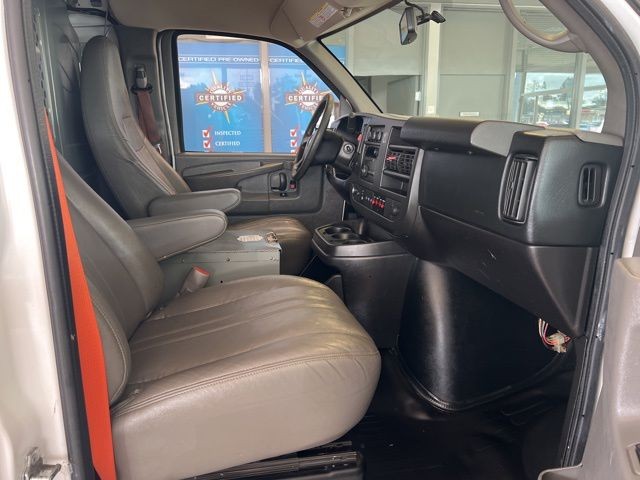 Chevrolet Express Cargo Van Vehicle Full-screen Gallery Image 24