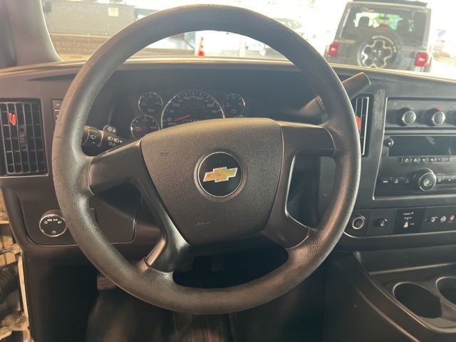 Chevrolet Express Cargo Van Vehicle Full-screen Gallery Image 25