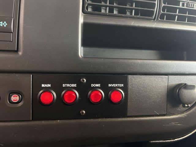 Chevrolet Express Cargo Van Vehicle Full-screen Gallery Image 28