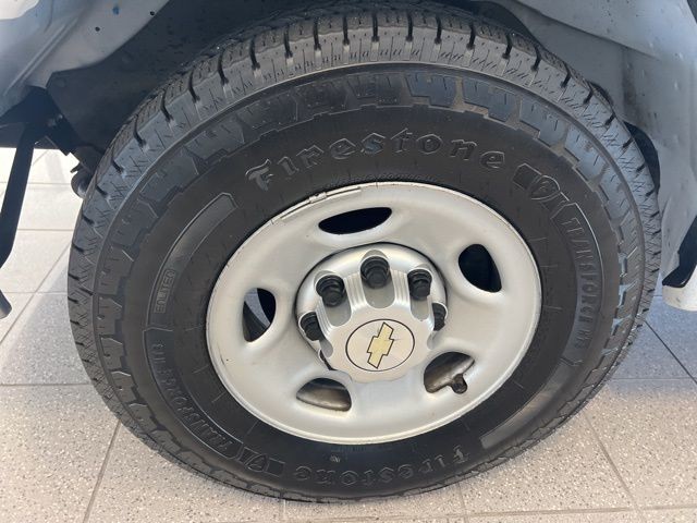 Chevrolet Express Cargo Van Vehicle Full-screen Gallery Image 32