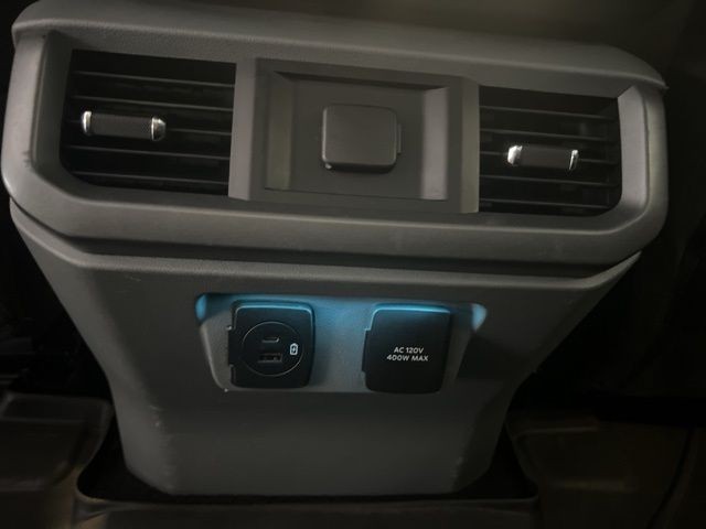 Ford F-150 Vehicle Full-screen Gallery Image 29