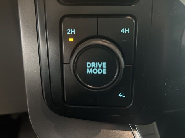 Ford F-150 Vehicle Full-screen Gallery Image 32