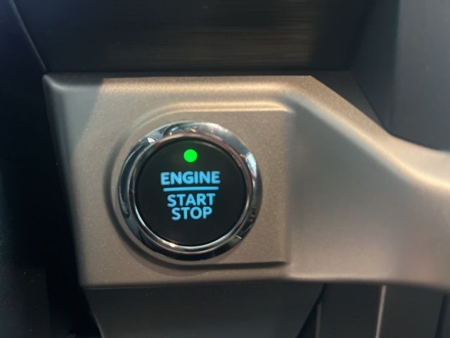 Ford F-150 Vehicle Full-screen Gallery Image 33