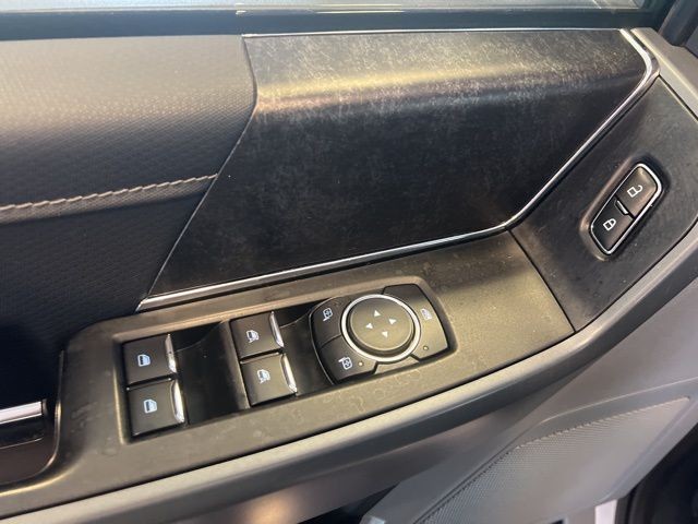 Ford F-150 Vehicle Full-screen Gallery Image 35