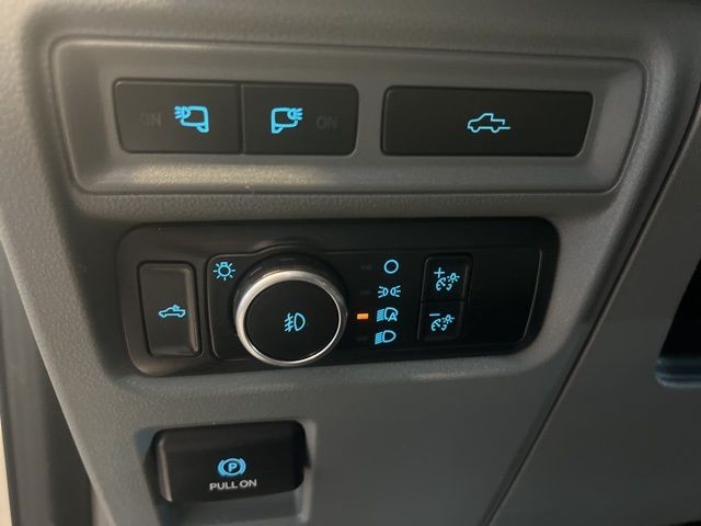 Ford F-150 Vehicle Full-screen Gallery Image 36