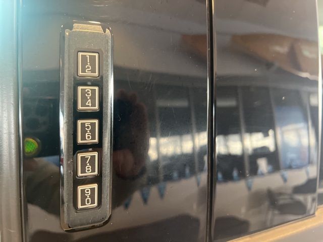 Ford F-150 Vehicle Full-screen Gallery Image 37