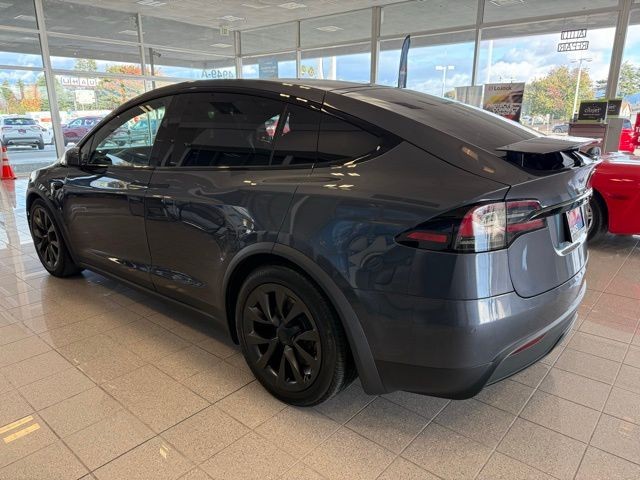 Tesla Model X Vehicle Full-screen Gallery Image 05