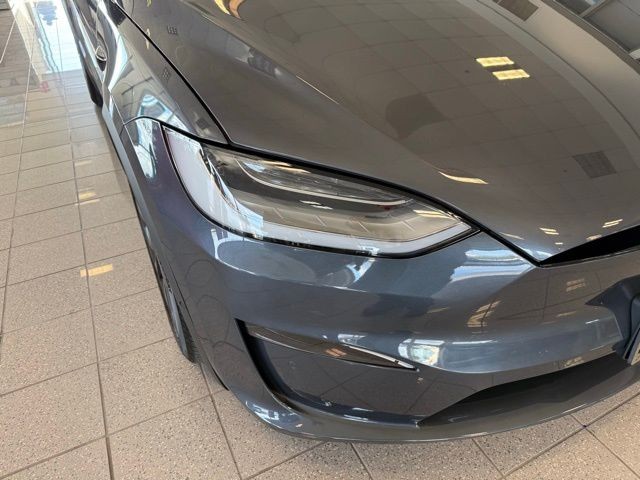 Tesla Model X Vehicle Full-screen Gallery Image 08