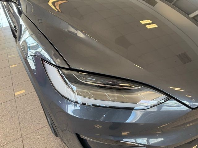 Tesla Model X Vehicle Full-screen Gallery Image 09