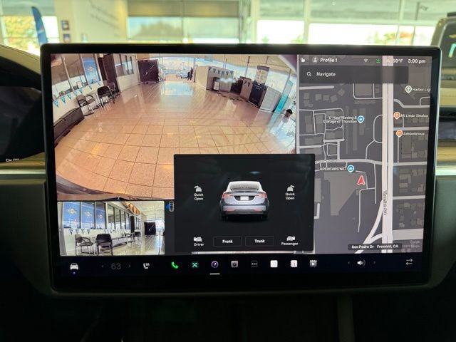 Tesla Model X Vehicle Full-screen Gallery Image 12