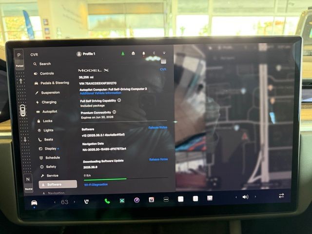 Tesla Model X Vehicle Full-screen Gallery Image 13