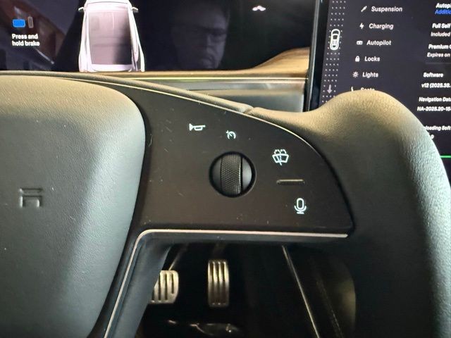 Tesla Model X Vehicle Full-screen Gallery Image 15
