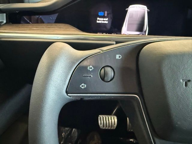 Tesla Model X Vehicle Full-screen Gallery Image 16