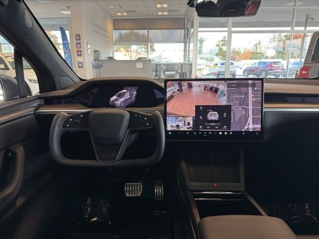 Tesla Model X Vehicle Full-screen Gallery Image 18