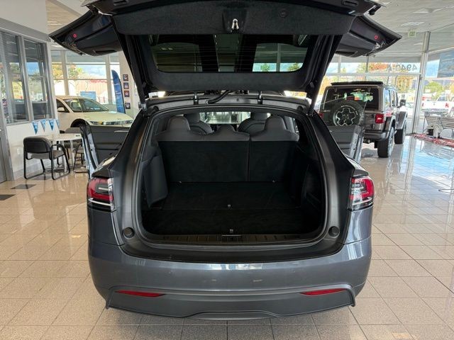 Tesla Model X Vehicle Full-screen Gallery Image 20