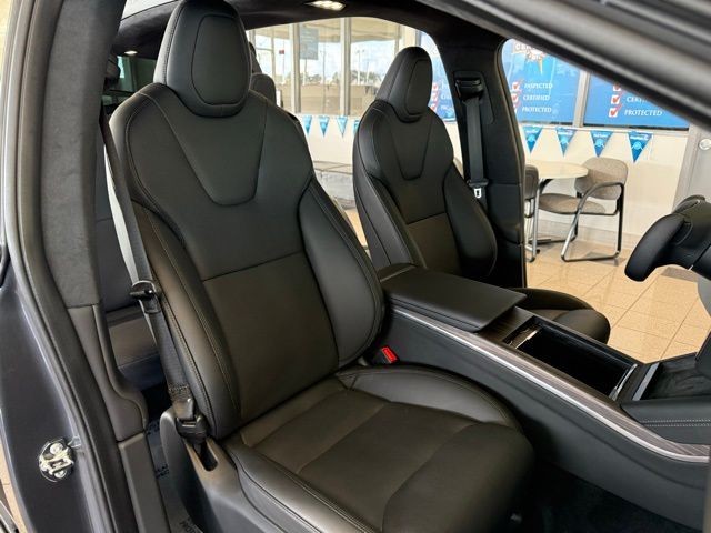 Tesla Model X Vehicle Full-screen Gallery Image 23