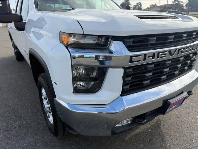 Chevrolet Silverado 2500HD Vehicle Full-screen Gallery Image 12