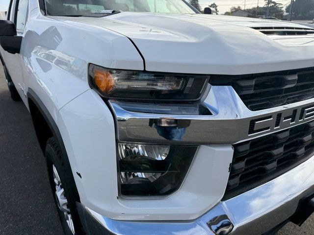 Chevrolet Silverado 2500HD Vehicle Full-screen Gallery Image 13