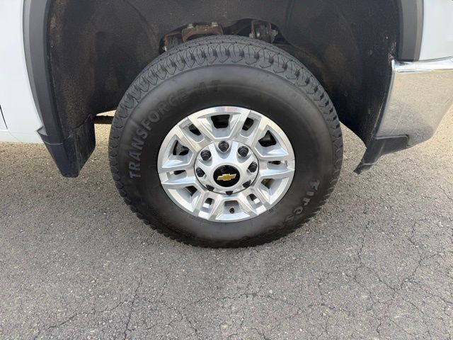 Chevrolet Silverado 2500HD Vehicle Full-screen Gallery Image 14