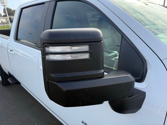 Chevrolet Silverado 2500HD Vehicle Full-screen Gallery Image 15