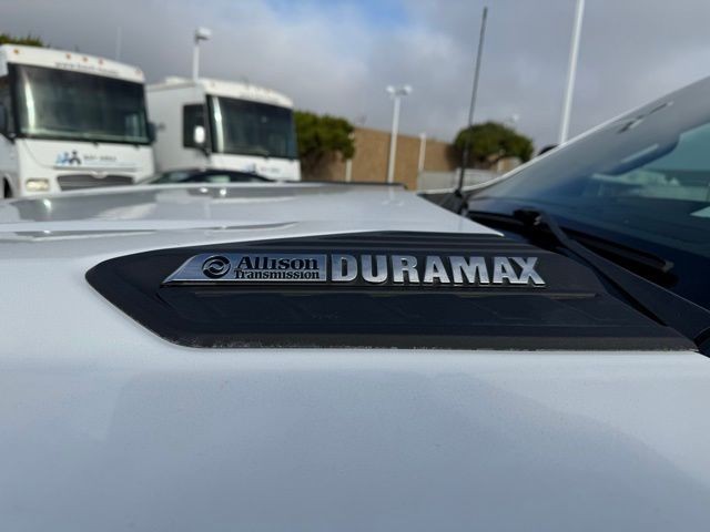 Chevrolet Silverado 2500HD Vehicle Full-screen Gallery Image 16