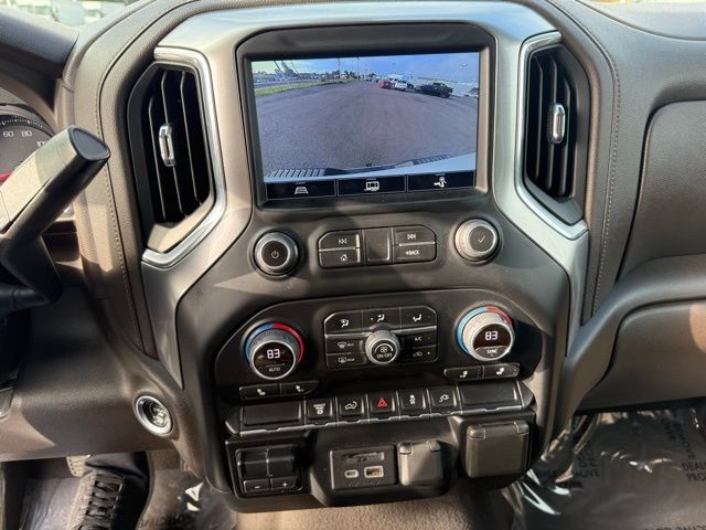 Chevrolet Silverado 2500HD Vehicle Full-screen Gallery Image 20