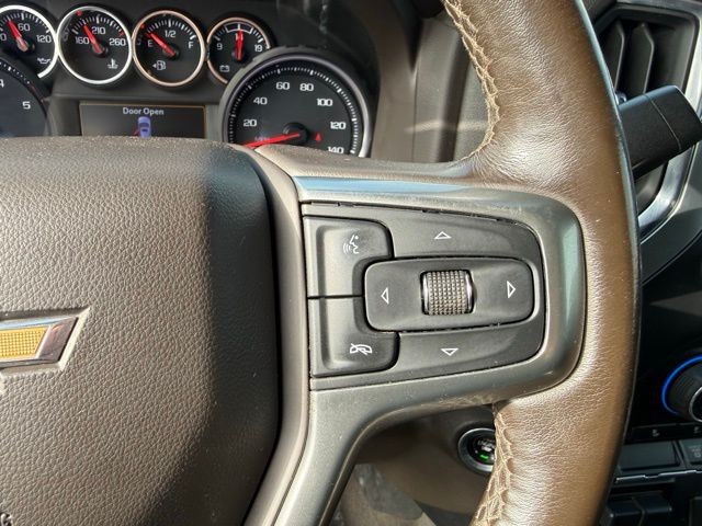 Chevrolet Silverado 2500HD Vehicle Full-screen Gallery Image 21