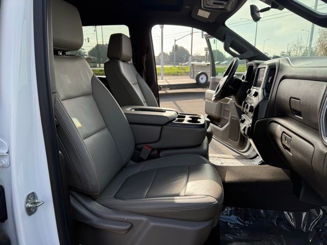 Chevrolet Silverado 2500HD Vehicle Full-screen Gallery Image 31