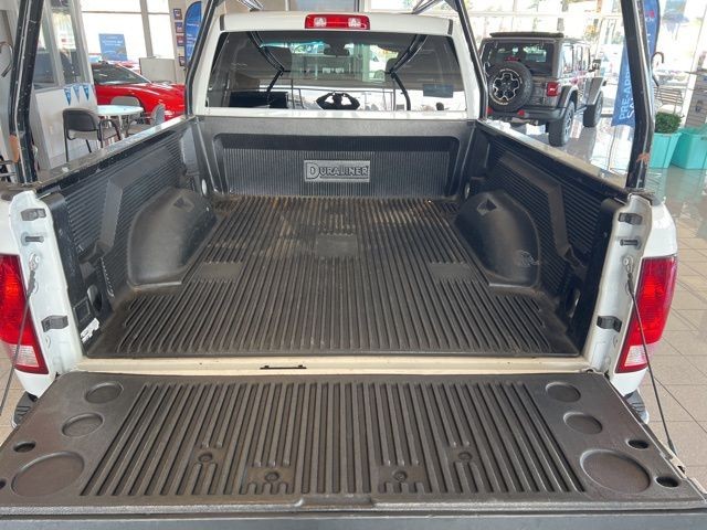 Ram 1500 Classic Vehicle Full-screen Gallery Image 08