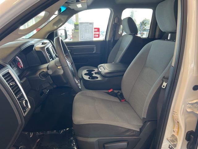 Ram 1500 Classic Vehicle Full-screen Gallery Image 18