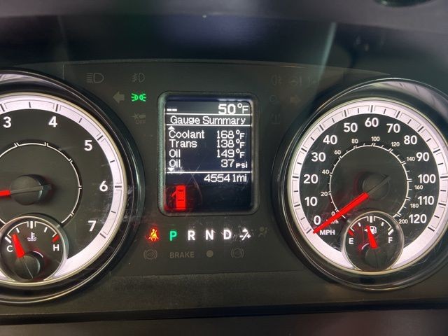 Ram 1500 Classic Vehicle Full-screen Gallery Image 24